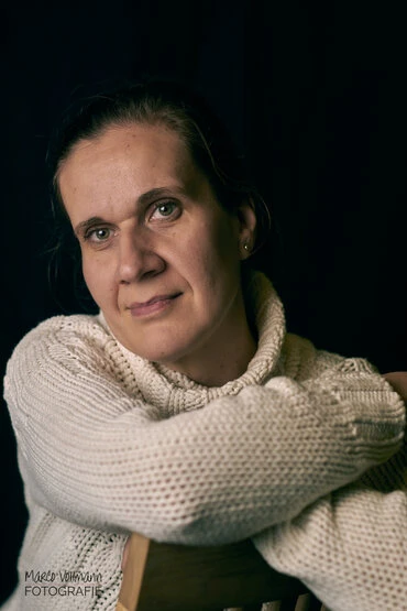 natürliche Portraits junger Männer und Frauen